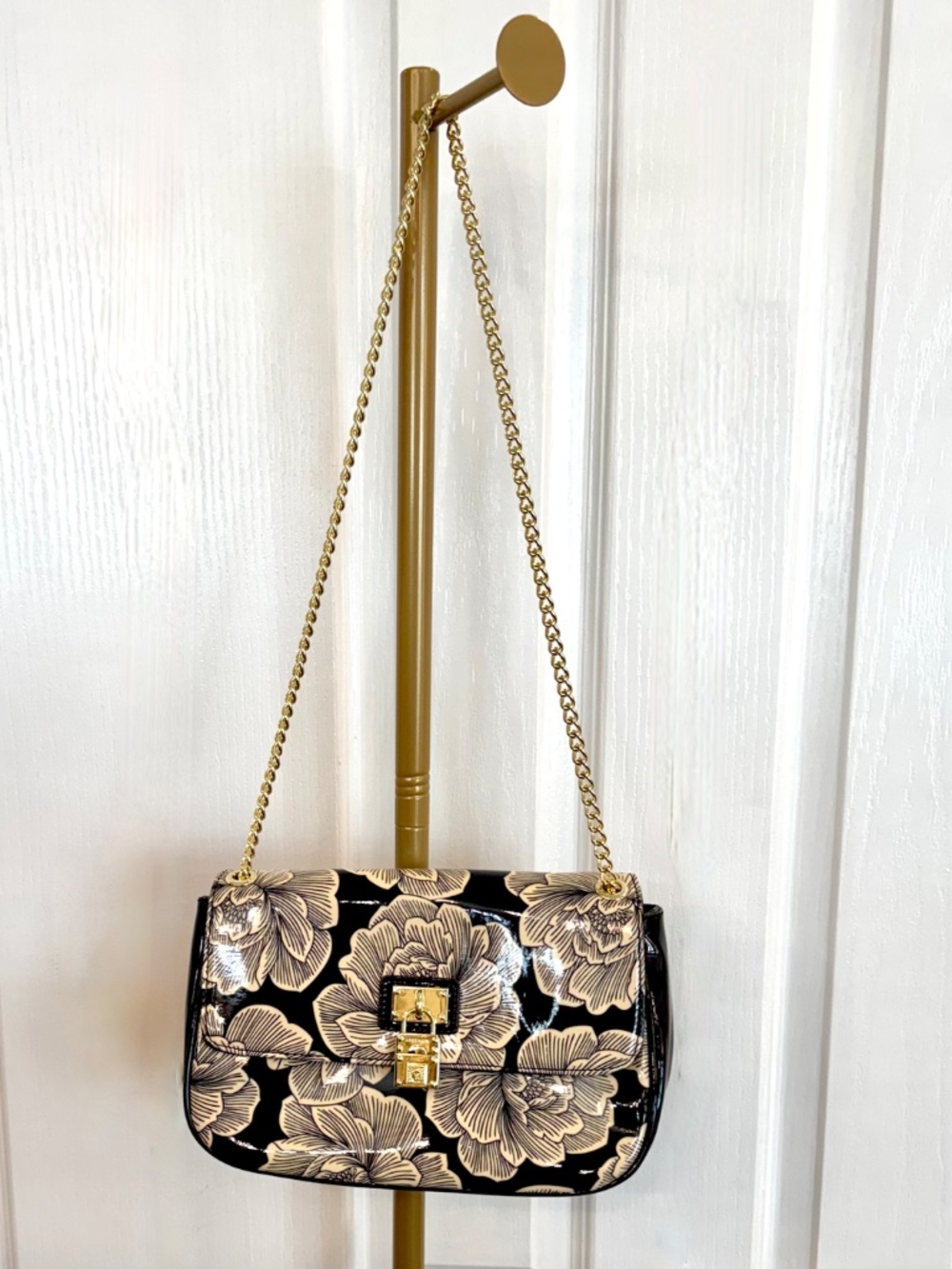 NWOT Anne Klein Black White Floral Patent Leather Flap Shoulder Bag Gold Chain